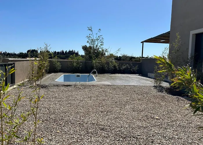 Gîte à la ferme avec Piscine Arles